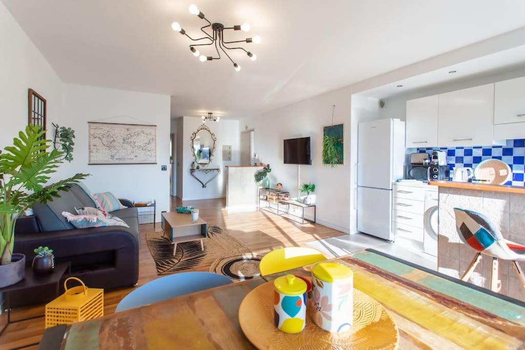 A10 - 1 Bdr Heart Of Juan Les Pins 5 Min Sea - Ac & Balconies Apartment